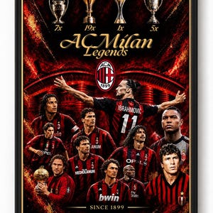 Könnte beinhalten: Ein gerahmtes Poster mit dem Titel AC Milan Legends, das eine Collage aus Fußballspielern in rot-schwarz gestreiften Trikots, dem AC Milan Wappen und Abbildungen verschiedener Meisterschaftspokale mit Text zu 7x, 19x, 1x und 5x Siegen zeigt.