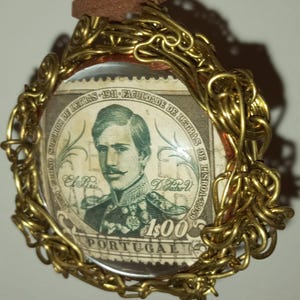 colar com selos antigos