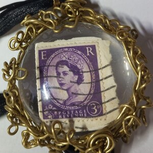 Colares feitos à mão com selos antigos