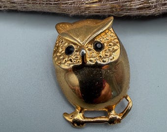 Vintage Gold Tone Owl Brooch – Textured Branch, Black Rhinestone Eyes, Mid-Century Statement Pin