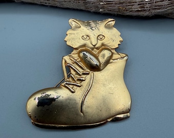 Vintage Gold Tone Cat in Boot Brooch, Whimsical Kitty Shoe Pin, 1980s Collectible