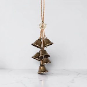Campanas de bruja colgantes para protección de puertas, colgador de puerta de latón, decoración pagana para el hogar, regalo de bruja