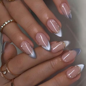 Amandel French Tip Press on Nails | Chroomzilver, gouden lijn, nepnagels met pareldetail