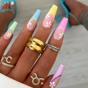 Pastel Blumen Drücken Sie auf die Nägel | Langer Sarg Daisy Design | Frühling Blumen False Nails