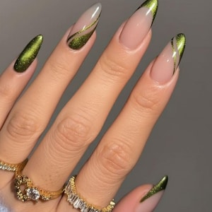 Metalliska Olivgröna French Tip Mandelnaglar – Abstrakta Virvlande Moderna Press Ons