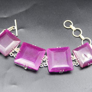 Pulsera de plata maciza 925 con rubí rosa hecha a mano: joyería minimalista con piedras preciosas.