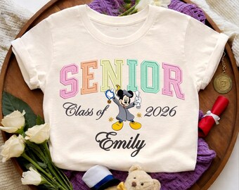 Camisetas personalizadas vintage de Mickey y sus amigos de Disney para graduación, regalo para graduados, camiseta del grupo de graduados de Disney, promoción de 2026, viaje familiar de graduación de Disney.
