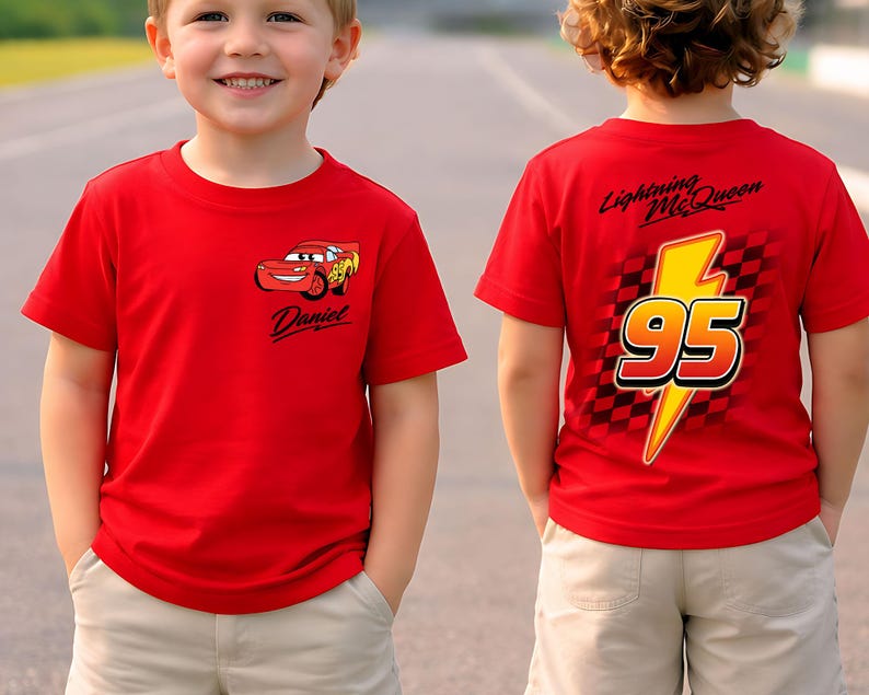 Pu&ograve; includere: Un set di tre tazze in ceramica con finitura opaca e macchiettata. Le tazze sono nei toni del crema, grigio chiaro e grigio scuro. Ogni tazza ha un design semplice e minimalista.