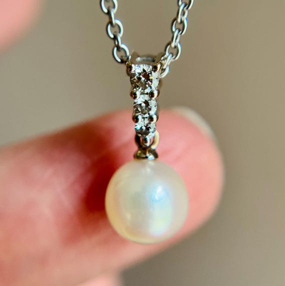 Lovely Mikimoto 18K White Gold Akoya Pearl & Diamond Morning Dew Necklace 16-18”