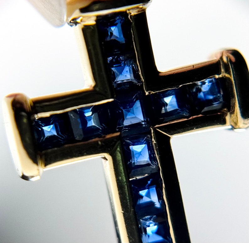 Vintage 18K 750 Yellow Gold Channel Set Sapphire Cross Pendant Charm 2.9g image 9