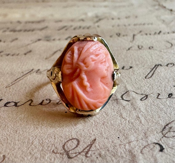 Sweet Antique 10K Yellow Gold Coral Cameo Ring, Vi