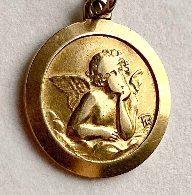 Vintage 18K Yellow Gold Raphael Cupid Medallion Charm Pendant 2.2g Valentine image 6