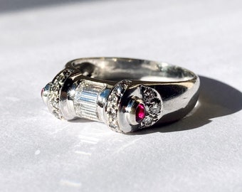 Chic Vintage 18K 750 White Gold Diamond Baguette & Ruby Barrel Ring Sz 7 4.8g