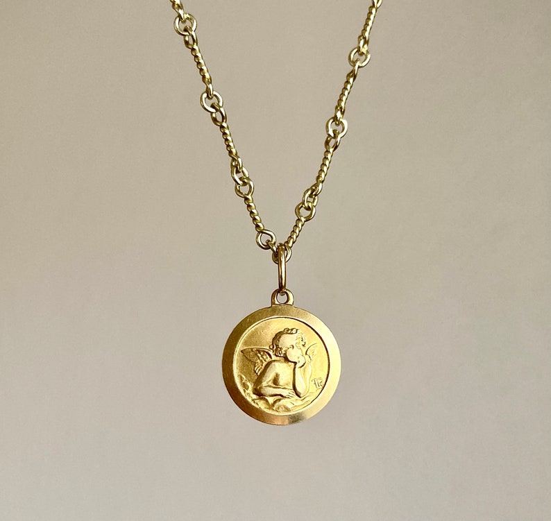 Vintage 18K Yellow Gold Raphael Cupid Medallion Charm Pendant 2.2g Valentine image 2