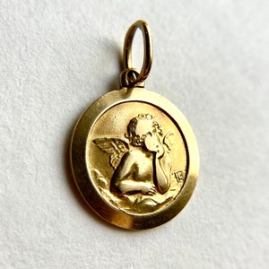 Vintage 18K Yellow Gold Raphael Cupid Medallion Charm Pendant 2.2g Valentine image 3