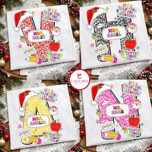 Könnte beinhalten: Vier weiße T-Shirts mit großen Buchstaben V, H, A und N in glitzernden roten, schwarzen, gelben und rosa Mustern. Jeder Buchstabe ist mit einer Weihnachtsmütze, einem Namensschild, einem roten Apfel, einem Bleistift und dem Text It's a beautiful day for learning verziert.