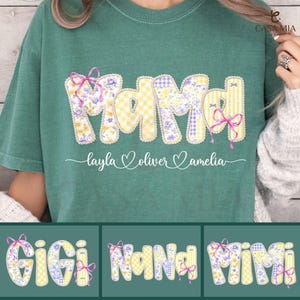 Könnte beinhalten: Grünes T-Shirt mit dem Wort "MAMA" in einem Patchwork-Design, mit Blumen-, Vichy- und Streifenmustern. Die Namen "layla oliver amelia" sind darunter geschrieben. Zusätzliche Designs für "GIGI", "NANA" und "MIMI" werden gezeigt.