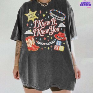 I Knew It I Knew You Shirt, Toy Story 5 Movie Tee, Retro Cowgirl Boots Shirts, Western Coquette Graphic Top, Toy Story Land Family Outfits afbeelding 1