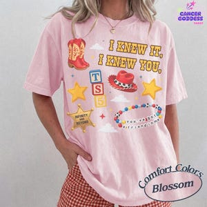 Camiseta vintage "Lo sabía, te conocía" de Comfort Colors, camiseta de amistad de Toy Story 5, Jessie Cowgirl, camiseta de botas de vaquera, Western Coquette imagen 4