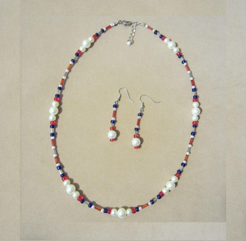 Seed Bead Necklace Set Retro Jewelry Set Handmade Beaded Jewelry Patriotic Pearl /& Glass Bead Jewelry Set USA Red White Blue Pendant Set