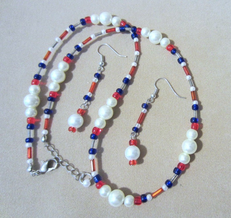 Seed Bead Necklace Set Retro Jewelry Set Handmade Beaded Jewelry Patriotic Pearl /& Glass Bead Jewelry Set USA Red White Blue Pendant Set