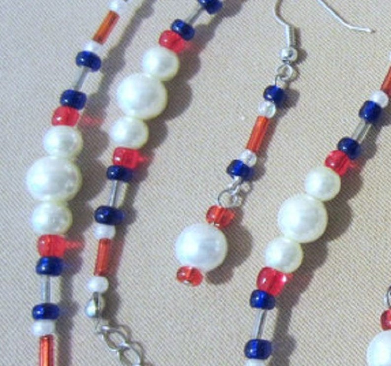 Seed Bead Necklace Set Retro Jewelry Set Handmade Beaded Jewelry Patriotic Pearl /& Glass Bead Jewelry Set USA Red White Blue Pendant Set