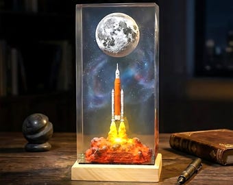 Astronautmånelampa i harts, rymduppskjutningslampa, raketuppskjutningslampa, rymdutforskningslampa i harts, handgjord rymddekor