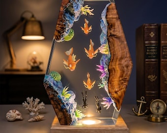 Lámpara de diorama oceánico con forma de pez rojo en resina, luz nocturna con temática de buceo, regalo artístico hecho a mano con resina epoxi para cinéfilos, amantes de los libros y exploradores marinos.