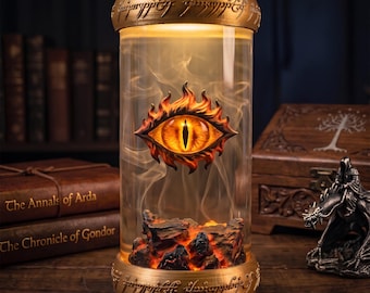 Mystic Eye Resin Wood Lamp, Allseende Mörkertrollkarlens öga Ovanför Skuggtornet, Fantasy Film Fan Nattlampa