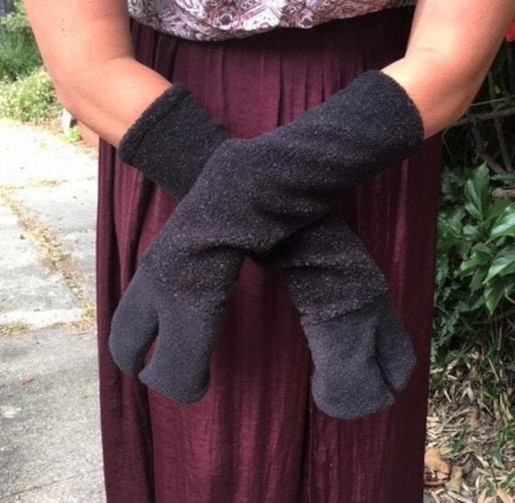 BLACK SHEEP HOOVES Lamb or Goat Gloves Nubby Fleece in Adult and