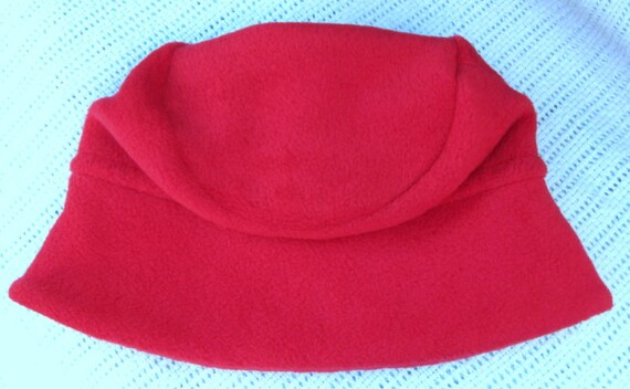 RED BUCKET HAT Paddington Red Fleece 