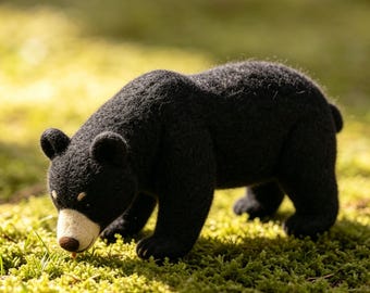 Realistic Needle Felted Bear, Handmade Black Bear Sculpture, Wool Animal Figurine, Nature Inspired Decor, Unique Gift