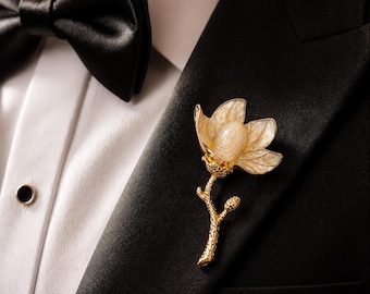 Men’s Wedding Brooch Gold Magnolia, Groom Lapel Pin Floral Ivory, Suit Brooch for Men, Groomsmen Gift, Formal Wedding Accessories UK