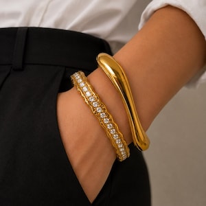 Set di bracciali rigidi in oro, bracciale rigido in oro con cristalli, bracciale vistoso, bracciale rigido in oro massiccio, bracciale impilabile, gioielli di lusso, regalo per lei