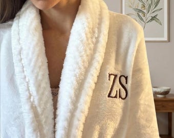 Personalized White Embroidered Plush Bathrobe – Custom Monogrammed Womens Robe - Luxury Spa Robe Gift for Her