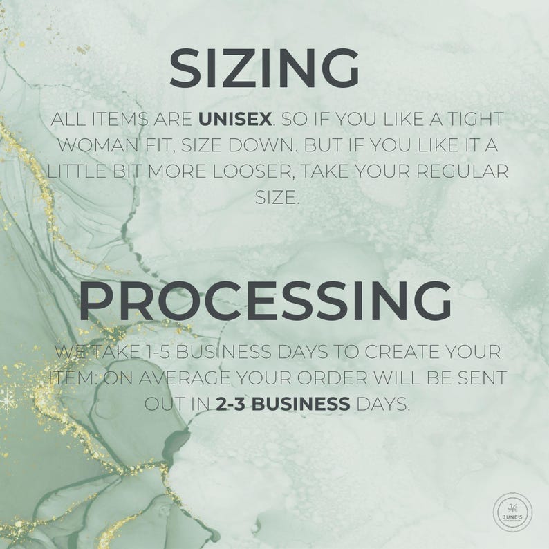 K&ouml;nnte beinhalten: Eine digitale Grafik mit den W&ouml;rtern "SIZING" und "PROCESSING" in dunkler grauer Schrift. Der Text erkl&auml;rt Gr&ouml;&szlig;en- und Bearbeitungsdetails f&uuml;r Unisex-Artikel. Der Hintergrund hat einen Marmoreffekt mit goldenen Akzenten.