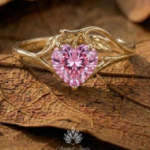 Anillo de compromiso de circonita cúbica rosa en forma de corazón de 2 quilates, banda de oro con diseño de hojas inspirada en la naturaleza, anillo de boda con diseño botánico de enredaderas, regalo romántico de aniversario con corte en forma de corazón para ella.