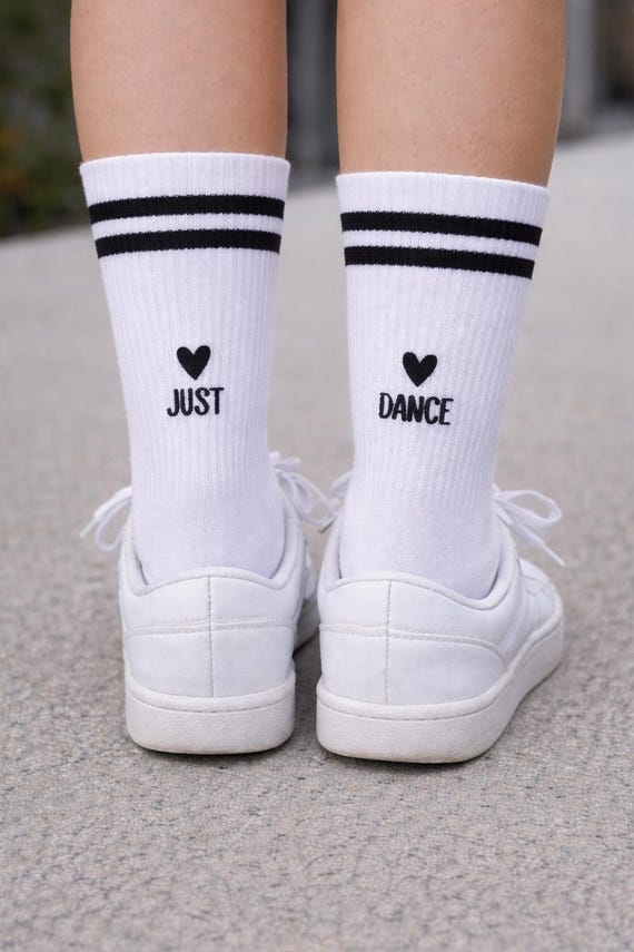 Statement Tennissocken, " JUST DANCE"  Socken mit Spruch, Geschenkidee, Statement Socken mit Herz