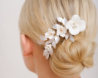 LILLIE // Gold pearl hair comb, wedding hair comb, bridal hair comb, gold hair accessory, ceramic flowers, leafl hair comb