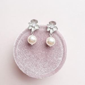 HANA // Bridal drop earrings, gold wedding earrings, pearl wedding earrings, bridal earrings, wedding earrings for brides, flower earrings image 4