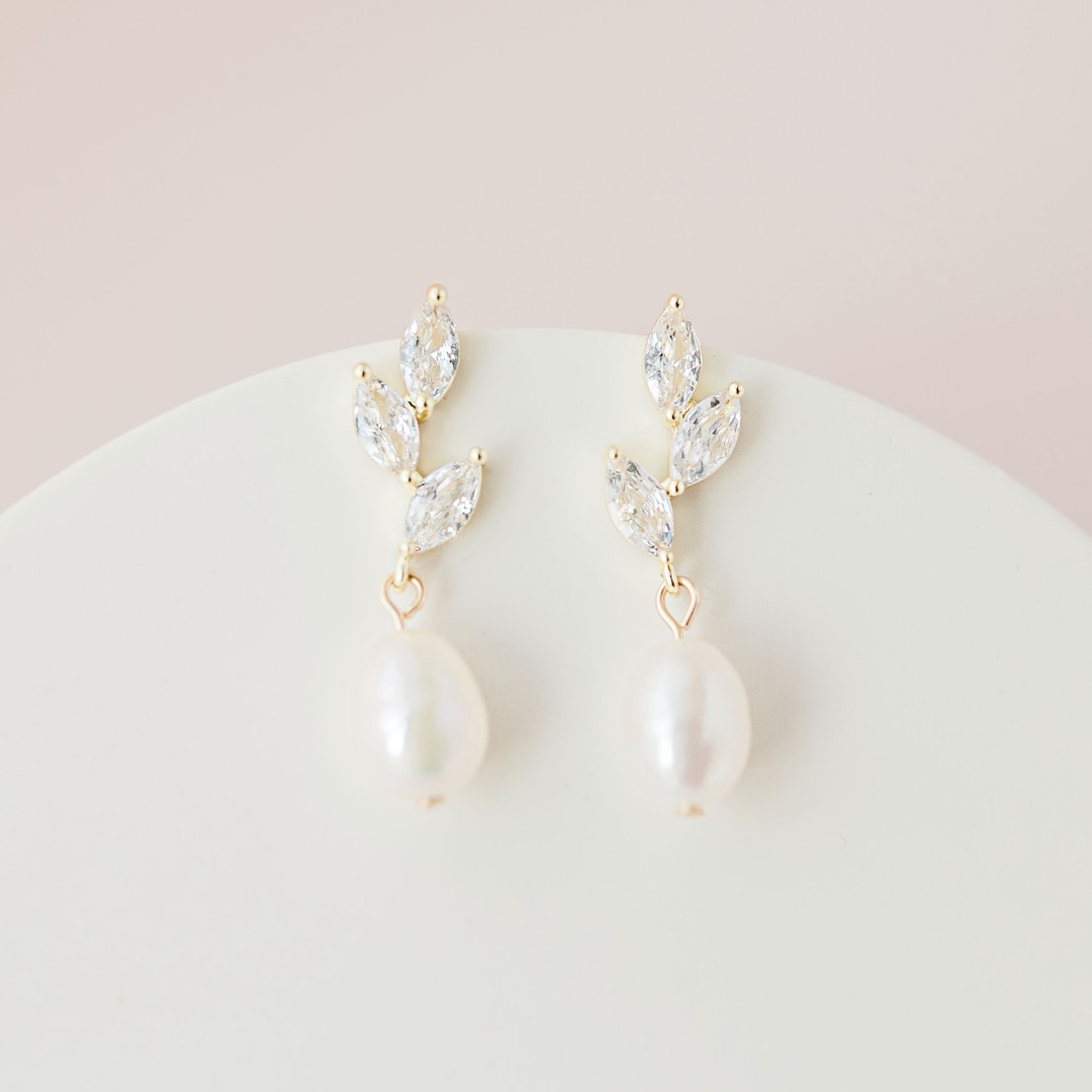 ERYN // Bridal Drop Earrings, Gold Wedding Earrings, Pearl Wedding