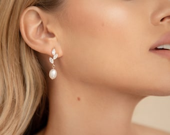 ERYN // Bridal drop earrings, gold wedding earrings, pearl wedding earrings, bridal earrings, wedding earrings for bride