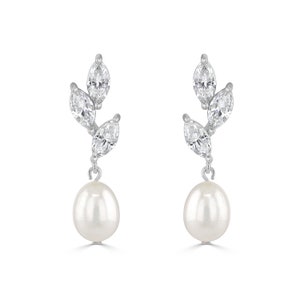 ERYN // Bridal drop earrings, gold wedding earrings, pearl wedding earrings, bridal earrings, wedding earrings for brides, flower earrings image 5