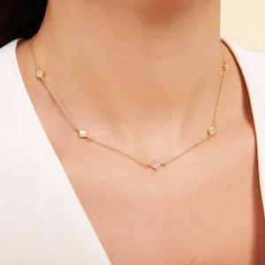 Collar de cometa de piedra lunar en oro // Collar de piedras preciosas, collar de piedra lunar, joyería con piedra natal, regalo para ella, joyería minimalista
