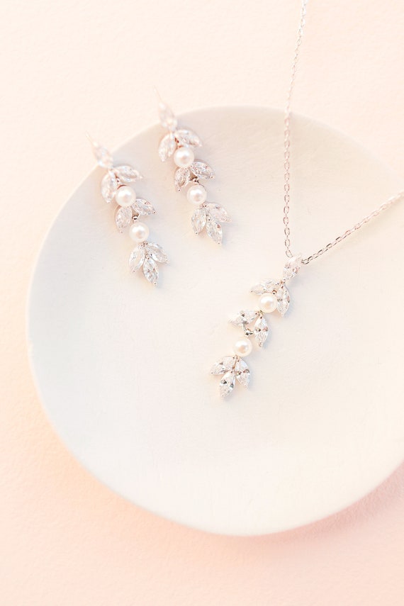 ELISE // Bridal jewelry set, wedding earrings, wedding necklace, pearl earrings, pearl necklace, wedding jewellery, wedding jewellery set