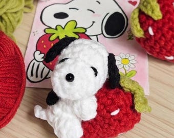 Snoopy Erdbeere häkeln Schlüsselanhänger, Erdnüsse Amigurumi Taschenanhänger, handgemachte Erdbeer Hund Plüschtier, Kawaii häkeln Accessoire, Geschenk für Sie