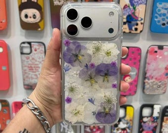 Véritable coque faite main avec de vraies fleurs pressées pourpres et blanches - Etui personnalisable en silicone transparent botanique, cadeaux pour lui et son iPhone Samsung Pixel