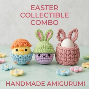 Puede incluir: Combo coleccionable de Pascua amigurumi hecho a mano. La imagen presenta un pollito, un conejito y un huevo de ganchillo en una cesta rosa. El pollito tiene un sombrero naranja y una base azul. El conejito es morado con un sombrero verde. El texto dice "Easter Collectible Combo".