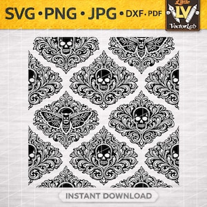 Puede incluir: Patrón de damasco en blanco y negro con calaveras y polillas. El diseño se repite en toda la imagen. También incluye el texto "SVG • PNG • JPG • DXF • PDF" y "DESCARGA INSTANTÁNEA".
