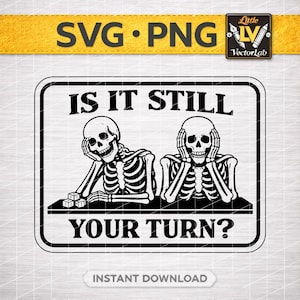 Op de afbeelding: Zwart-wit grafisch ontwerp met twee skeletten met de tekst "IS IT STILL YOUR TURN?". Eén skelet rust met zijn hoofd op zijn hand, de ander bedekt zijn oren. De afbeelding bevat de tekst "SVG • PNG" en "INSTANT DOWNLOAD".